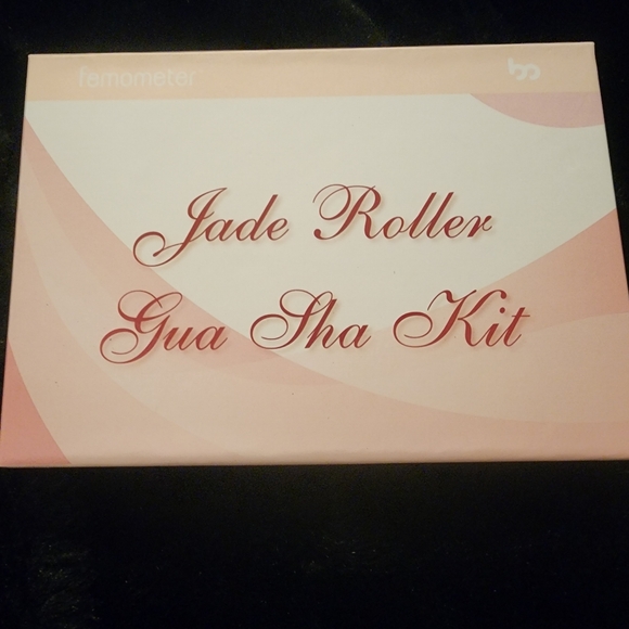 Jade Roller Gua Sha Kit, NWT - Picture 2 of 4